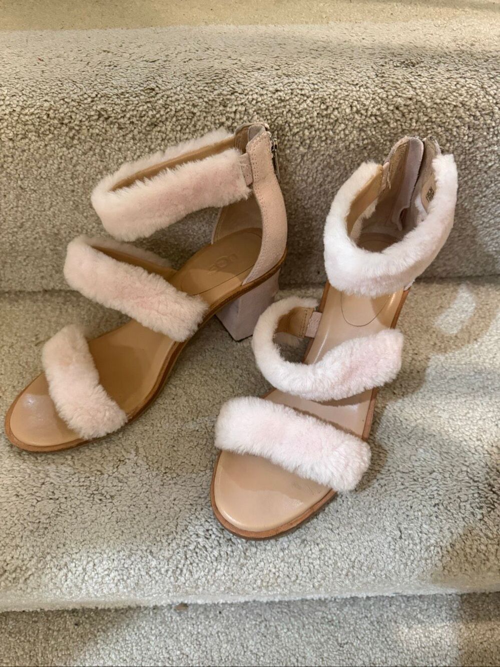 Ugg sandals sz 9